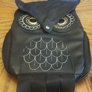 Neat owl backpack style purse